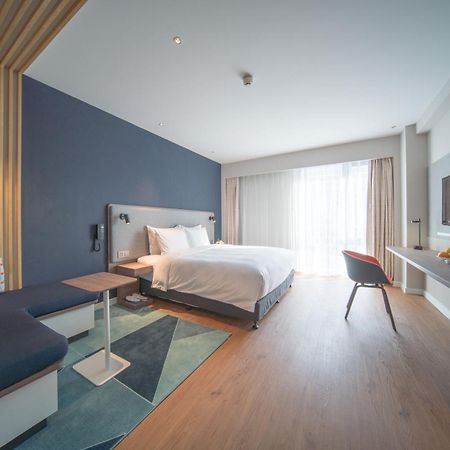 Holiday Inn Express Shanghai Huijin By Ihg Экстерьер фото