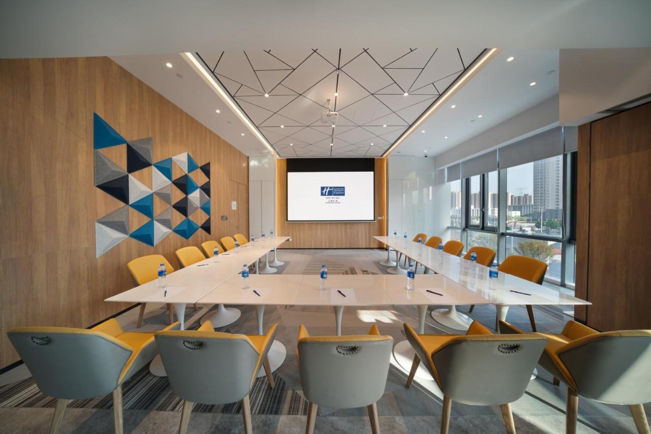 Holiday Inn Express Shanghai Huijin By Ihg Экстерьер фото